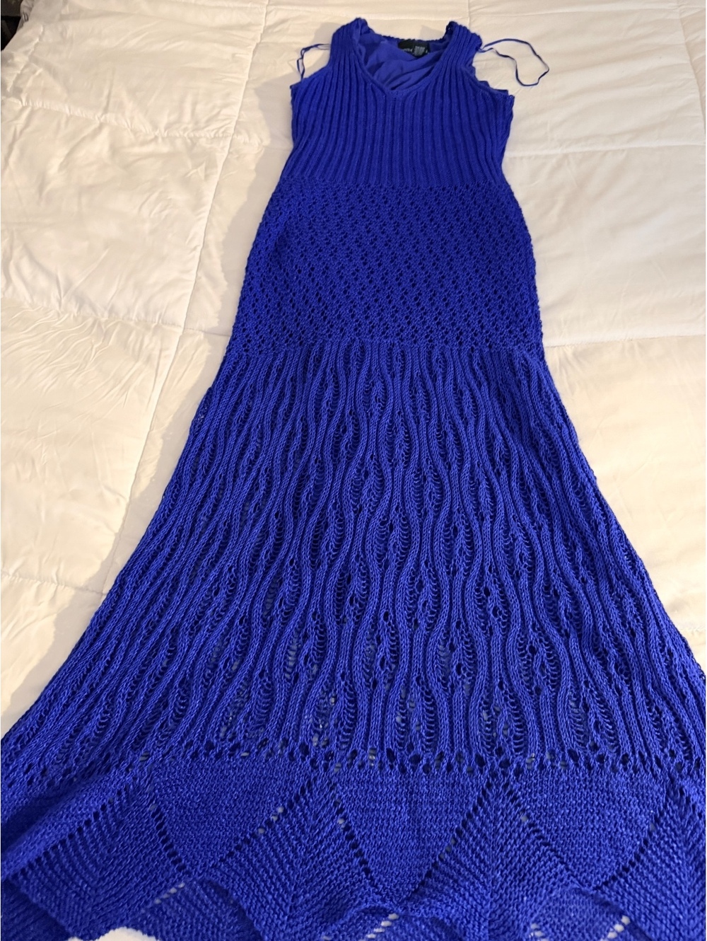 Elegant Blue Knit Maxi Dress with Textured Patterns
